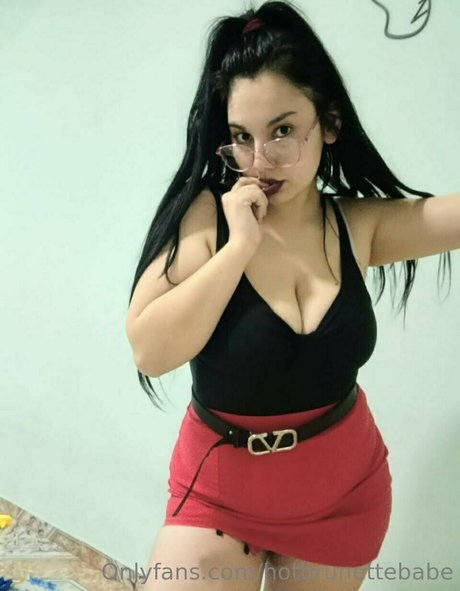 hotbrunettebabe only fans photos
