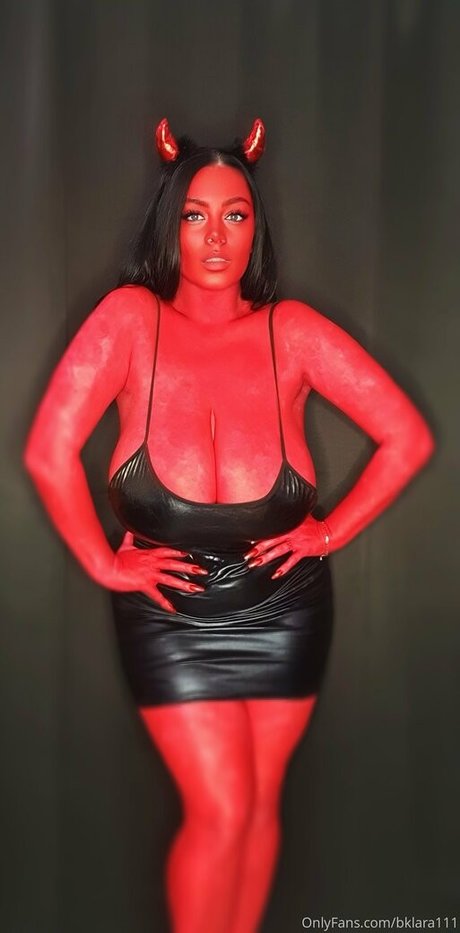 bklara111 naked only fans