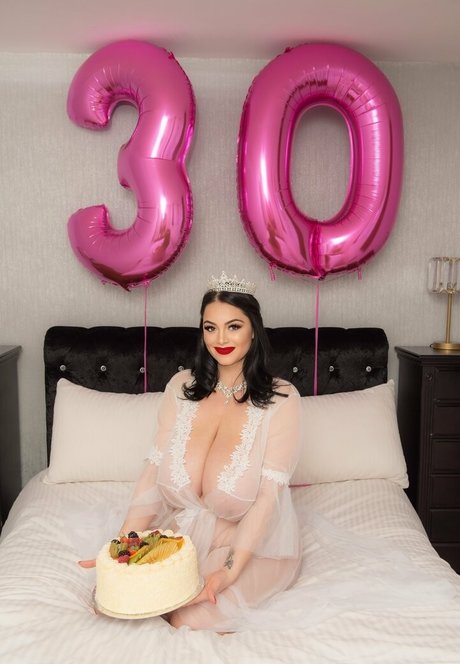 chubby babe onlyfans art naked depiction