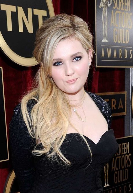 Abigail Breslin onlyfans tits