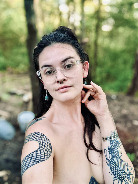 Lady Ezmarelda onlyfans boobs