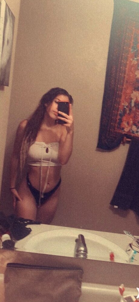 Kleigh9080 onlyfans model photos