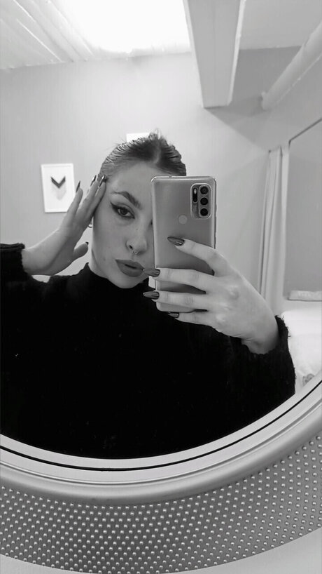 Amoret SEXTING VC onlyfans porn leak