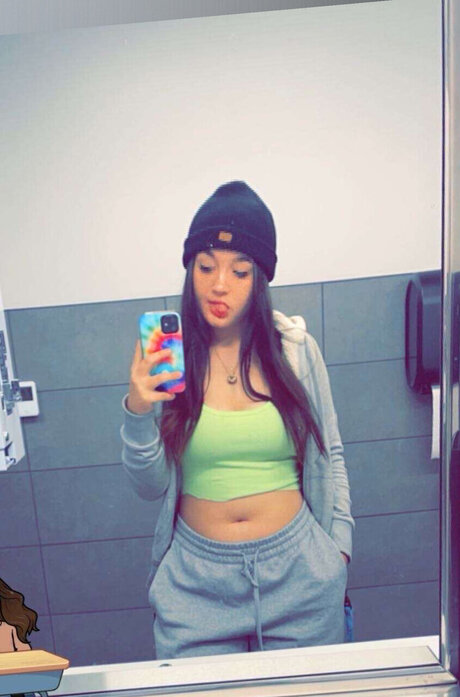 19 year old baby_ naked onlyfans pics