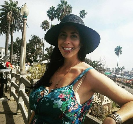 Theresa Lynn Coulter onlyfans creator