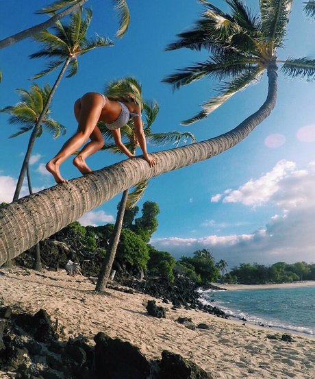 Regina Hunt onlyfans leaked pics