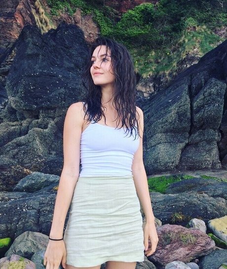 Ella Hunt onlyfans leak xxx