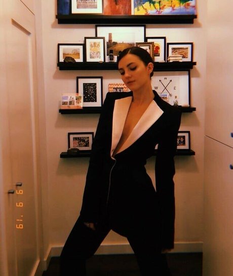 Ella Hunt onlyfans naked pics