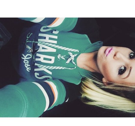 Amber BeIarski onlyfans striptease