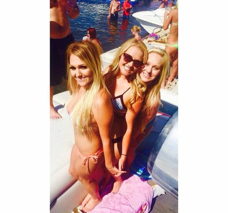 Amber BeIarski onlyfans naked pics