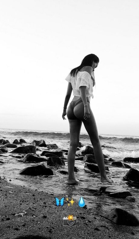 jaruwanzehrer onlyfans strip tease