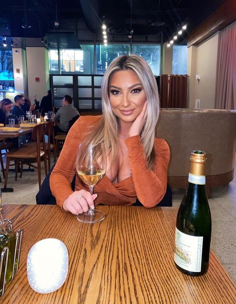 Lizzy Decologero naked onlyfans leaks