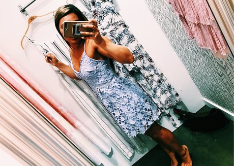 Lizzy Decologero strip onlyfans