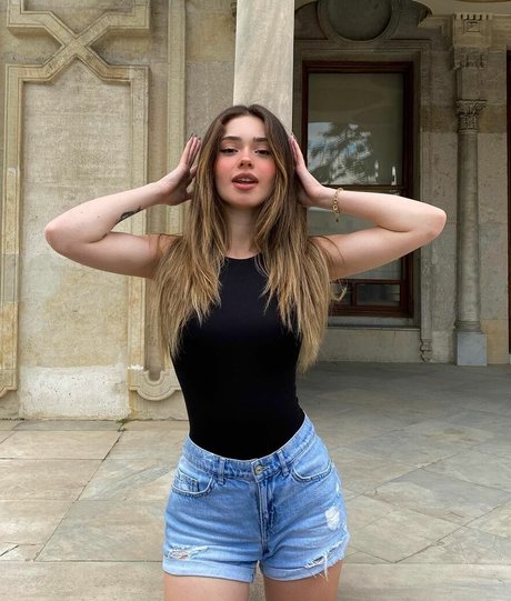 Melike Saygin naked leaked onlyfans