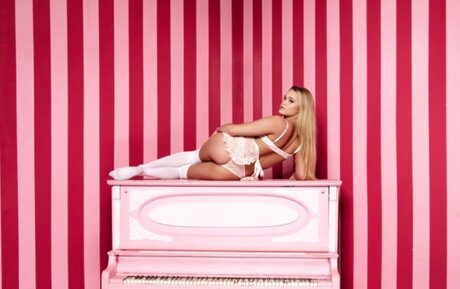 Sophia Swan naked onlyfans leaks