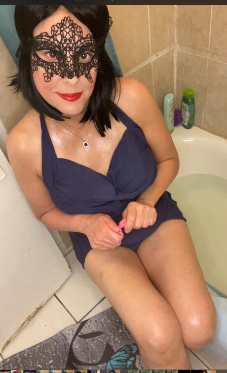 PJ In Bed leaked onlyfans free