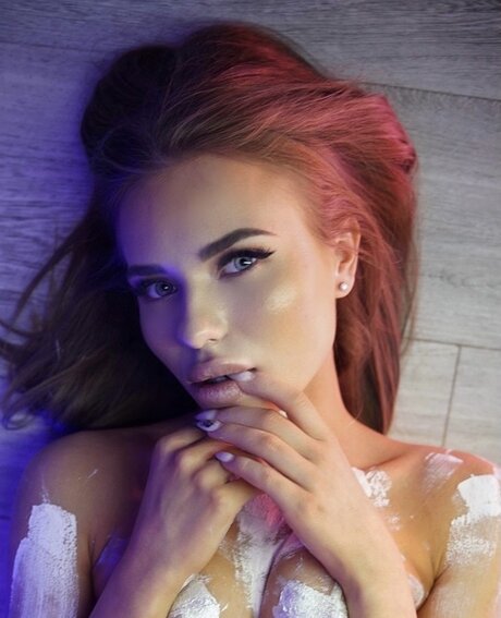 LanaRoberson onlyfans model photos