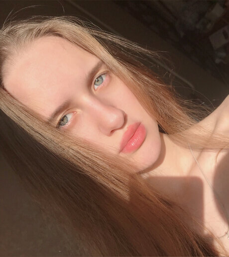 mia lia kiss free onlyfans