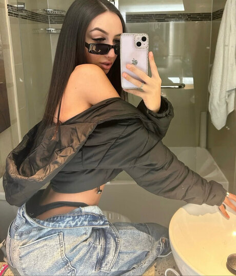 IcybriX only fans pic