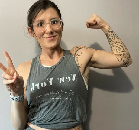 themrsnextdoor2 0 nude onlyfans