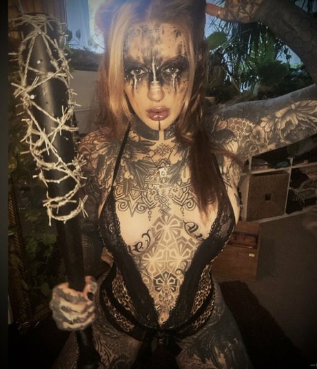 SophieWilde onlyfans tits