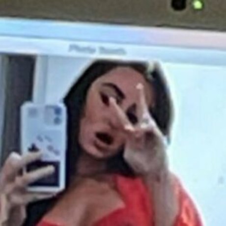 Layla Ibernon onlyfans leaked