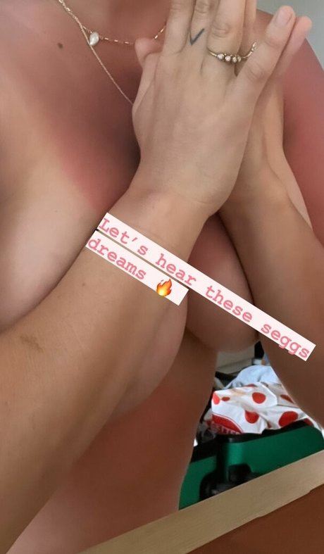 Comfortableinmyskin only fans nude