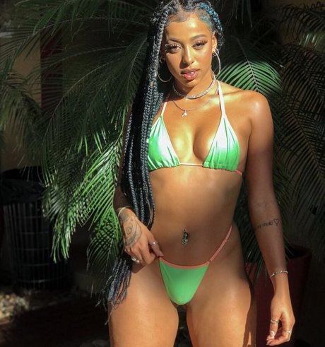 Isis Pequine onlyfans hot