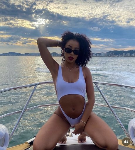 Isis Pequine onlyfans naked