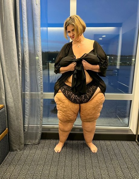 bigbootyasshley nudes onlyfans leaked