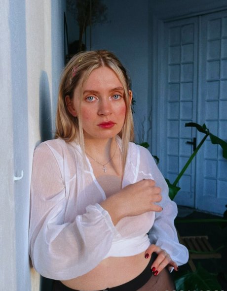 marry strawberry onlyfans boobs