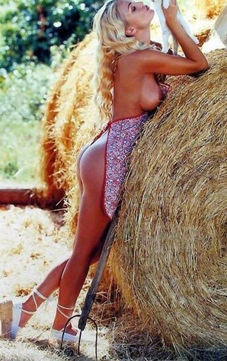 Eva Henger onlyfans strip tease