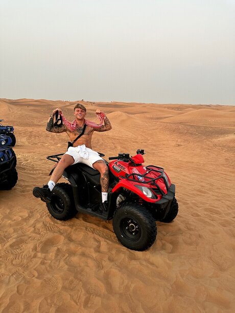 Big E_ onlyfans nude leak