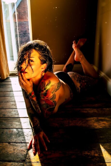 Roxy Love ALT onlyfans model photos