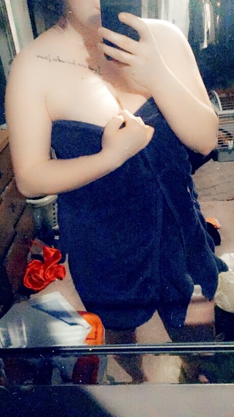 Skylar Bashor onlyfans boobs