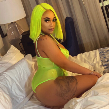 RaeBae desnuda onlyfans