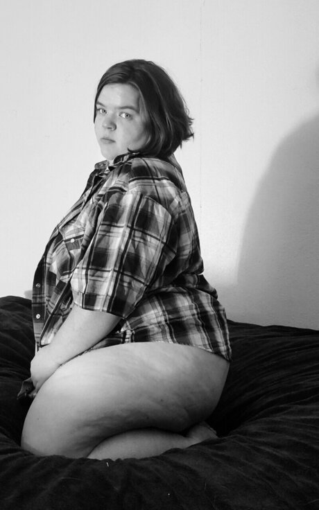 Kennedy Lillard nude only fans