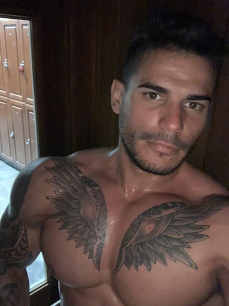Reyfans is on onlyfans