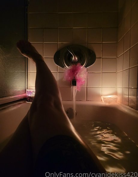 cyanidekiss420 strip onlyfans