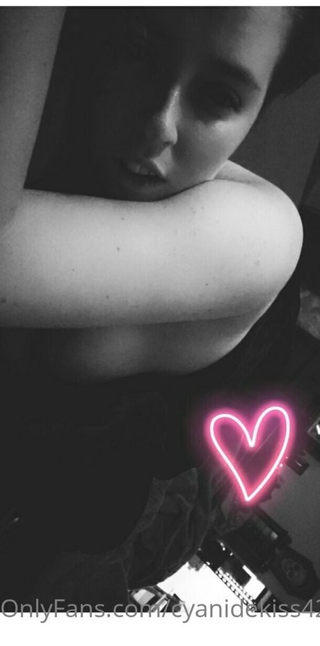 cyanidekiss420 only fans naked