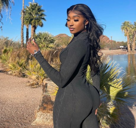 ItsTavvi onlyfans model images