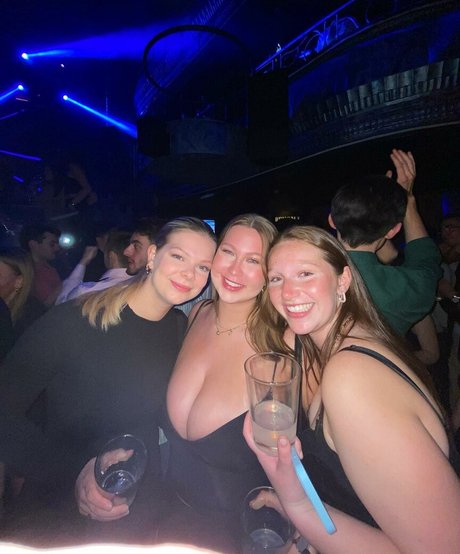 Sophia From Perth onlyfans lean