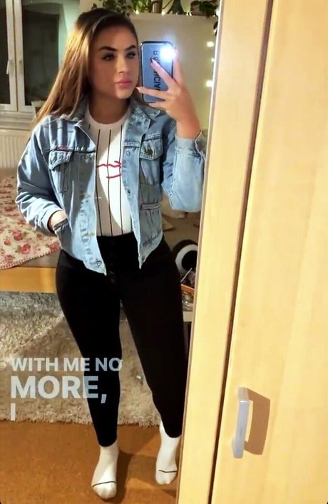 Fiona Schramm hot onlyfans