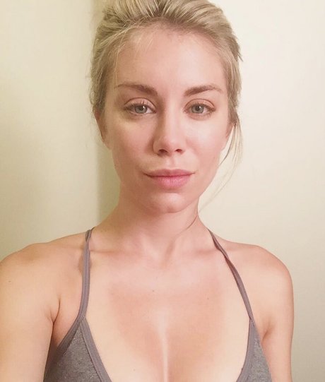 Jennifer Holland leak onlyfans