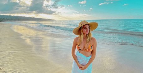 curvy redhead onlyfans naked artwork