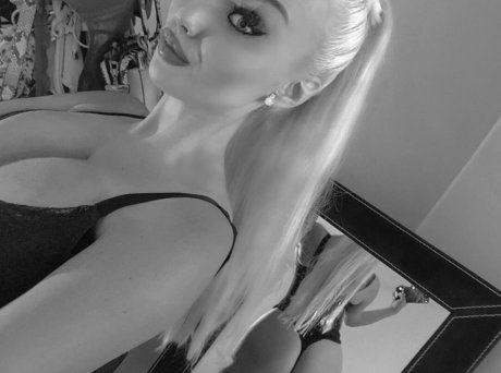 wet pussy onlyfans sex portrait