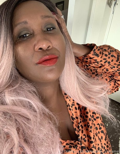 madam___caramel onlyfans page