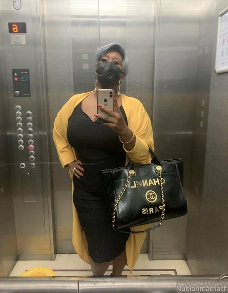 madam___caramel Profile image