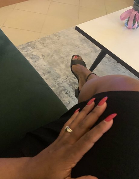 madam___caramel onlyfans leak nudes