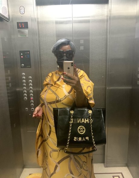 madam___caramel nude onlyfans leaked